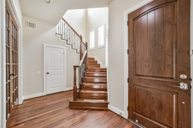 Building Photo - 11025 Robin Hood Ct