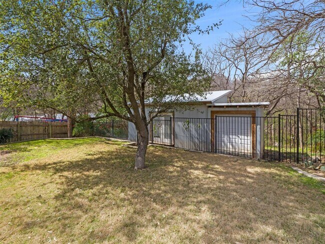 Building Photo - 1006 Meriden Ln