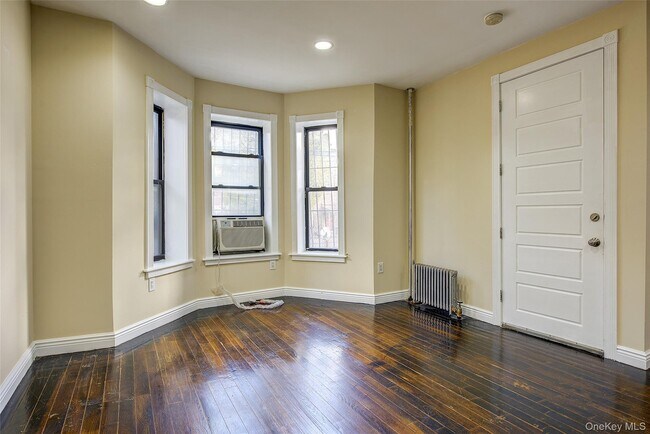 Building Photo - 346 Montauk Ave.