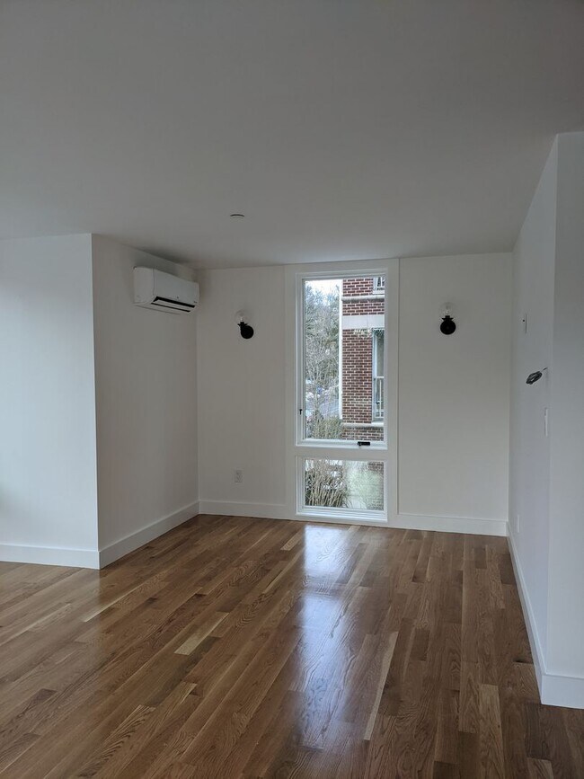 Building Photo - WOW!!!!  GREAT BROOKLINE STUDIO WITH NO BROKER FEE AVAILABLE 9/1