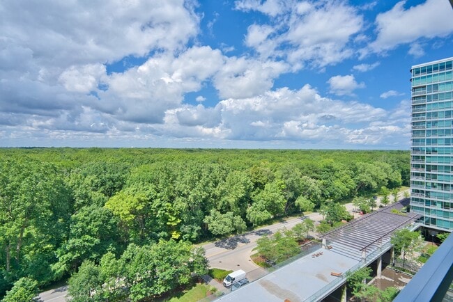 Building Photo - 9725 Woods Dr