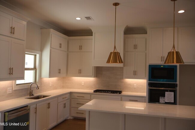 Building Photo - 113 Southern Oak Wy