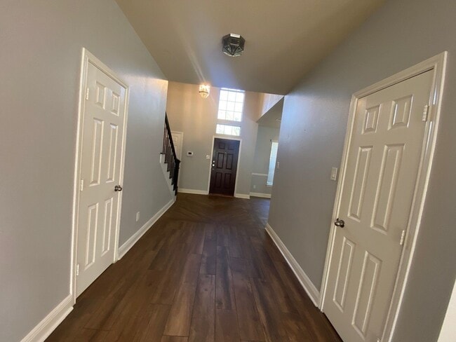 Building Photo - 2101 Crestwind Ct