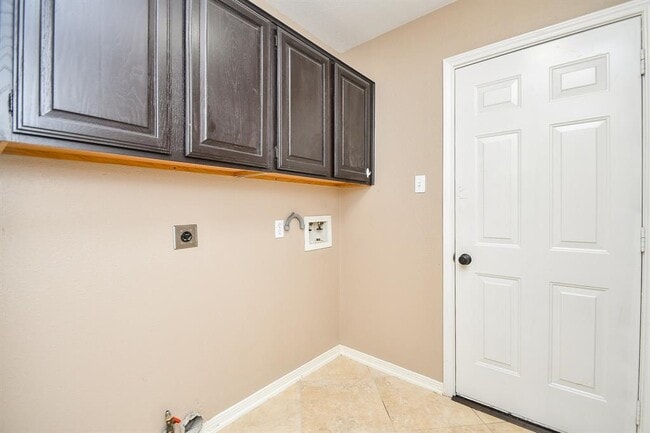 Building Photo - 2915 Pepperwood Dr