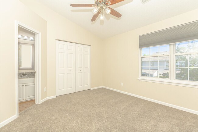Building Photo - 754 Aspen Dr