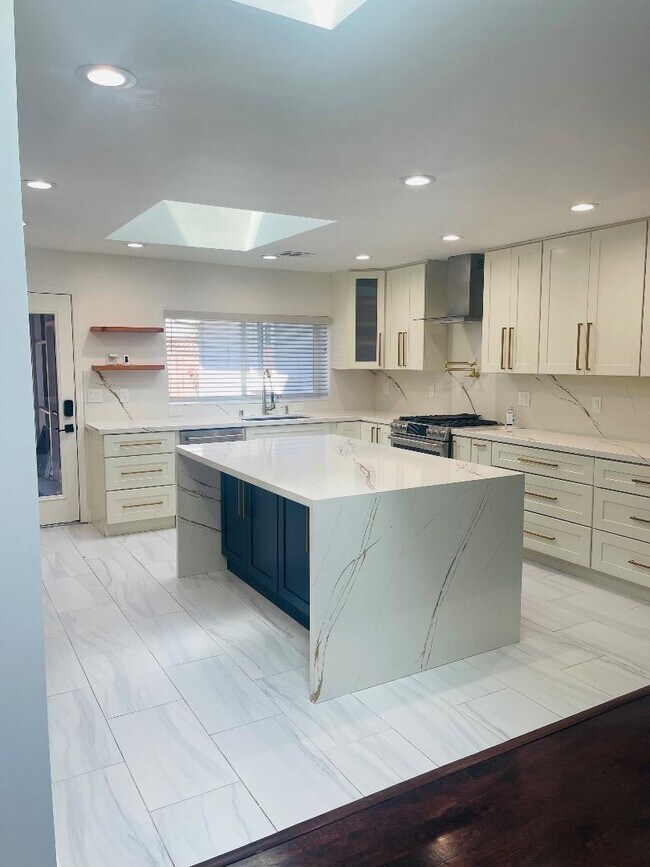 Building Photo - 3495 Meridian Ave