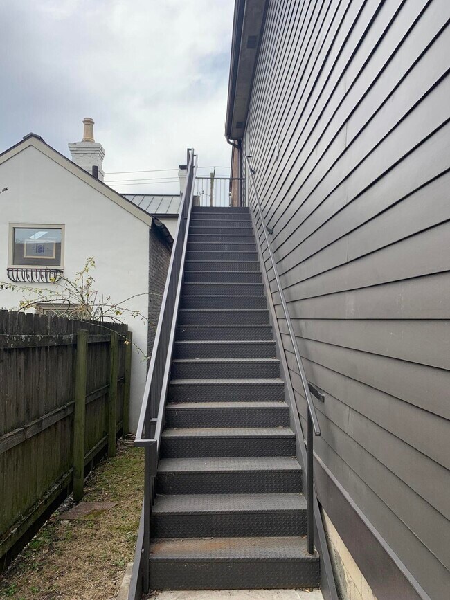 Building Photo - 721 W Main St