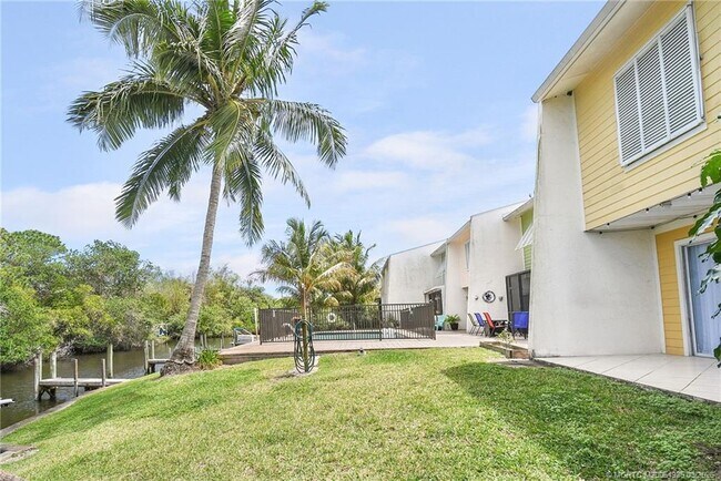 Building Photo - 3129 SE Indian St