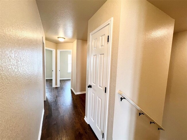 Building Photo - 100 Sandstone Dr