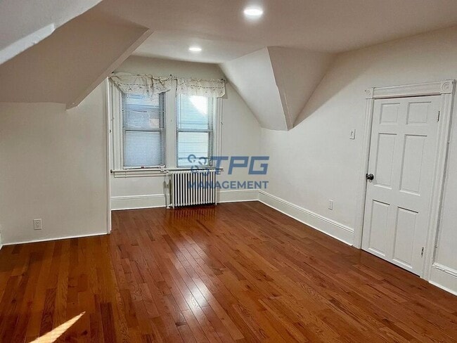Building Photo - 14 E 42nd St