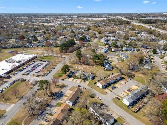 Building Photo - 2008 Fawnwood Common