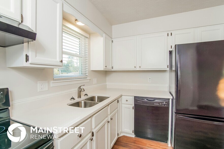 Building Photo - 129 Longvale Dr