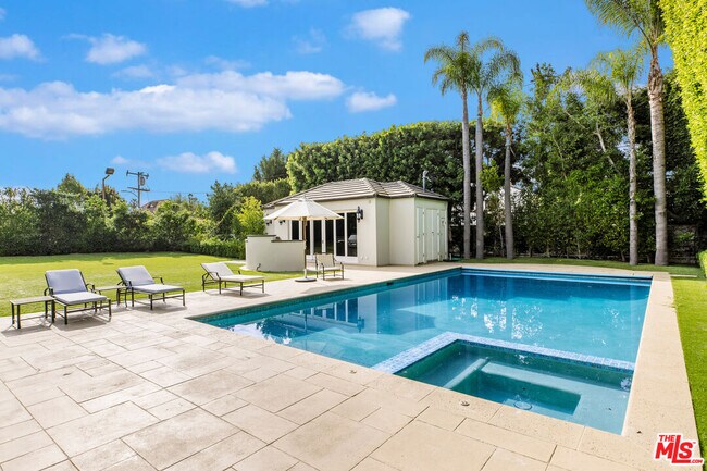 Building Photo - 709 N Maple Dr