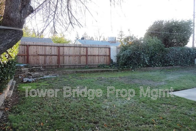 Building Photo - 10666 Van Stralen Way