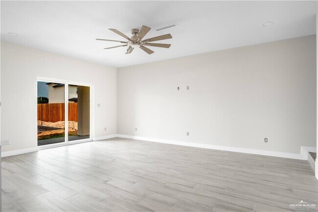 Building Photo - 2609 E Solar Dr