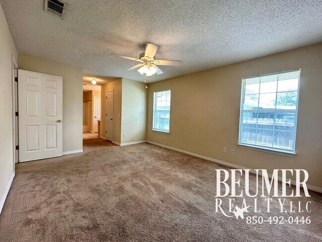 Building Photo - Beautiful 3Bed/2Bath Home Close to Correy ...