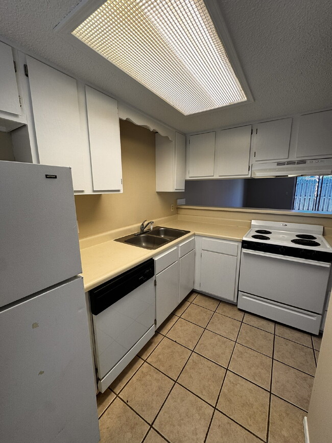 Building Photo - 1818 S 13th Pl