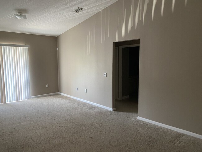 Building Photo - FOR RENT:  3BR 2BA 2ND FLOOR CONDO IN THE ...