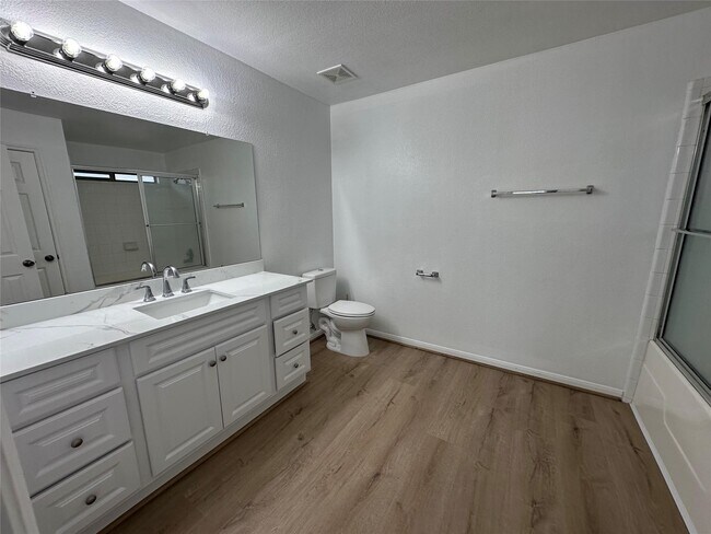 Building Photo - 3927 Brook Garden Ln