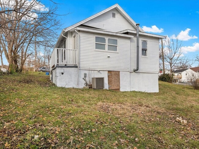 Building Photo - 206 Chaplin Ave