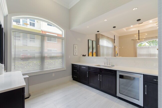 Building Photo - 9901 Baywinds Blvd