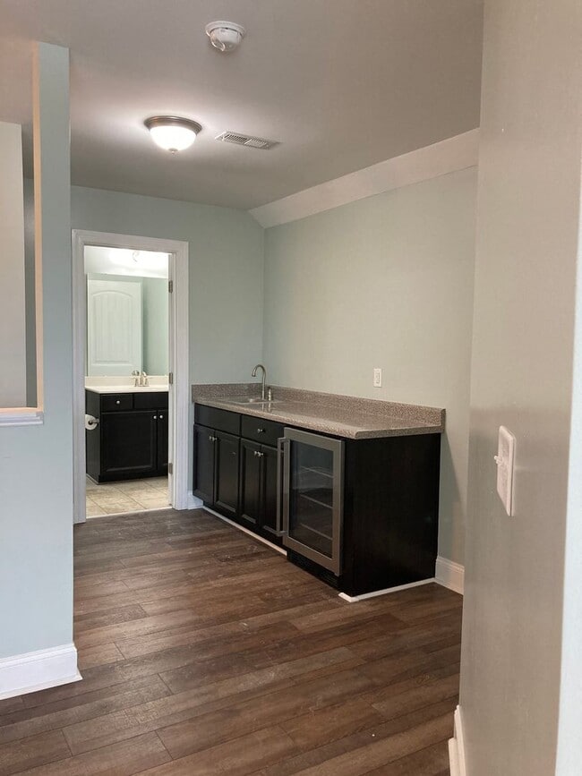 Building Photo - Immaculate 5 Bedrooms, 3.5 Bath Home Located Minutes from Shopping- Easy Commute to Sanford, Ft. ...