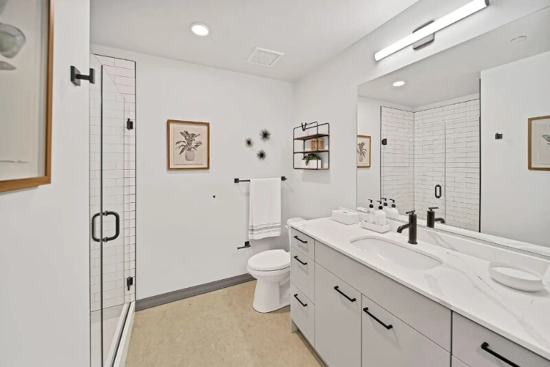 Building Photo - 2131 N Elston Ave