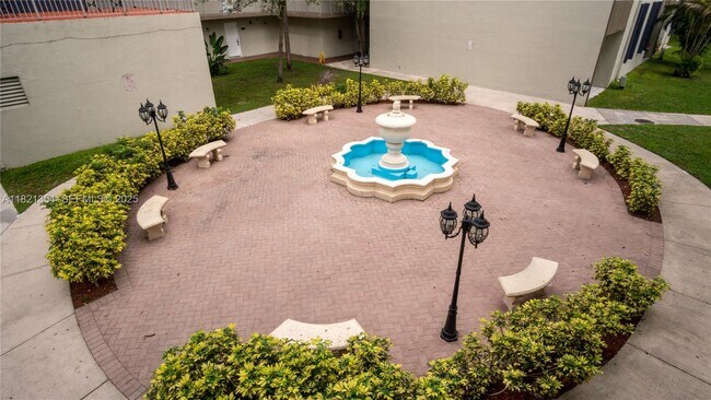 Building Photo - 10090 NW 80th Ct