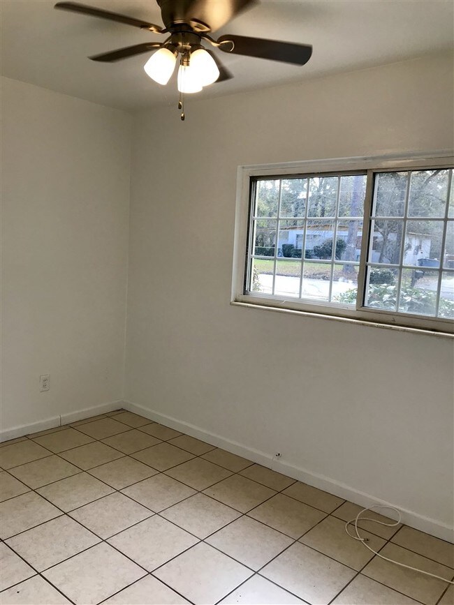 Building Photo - 716 Coble Dr