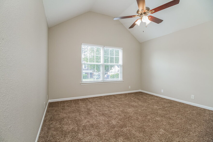 Building Photo - 1105 Sima Shabat Ct