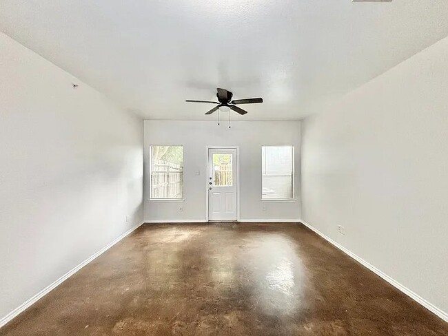 Building Photo - 10611 Mathom Landing