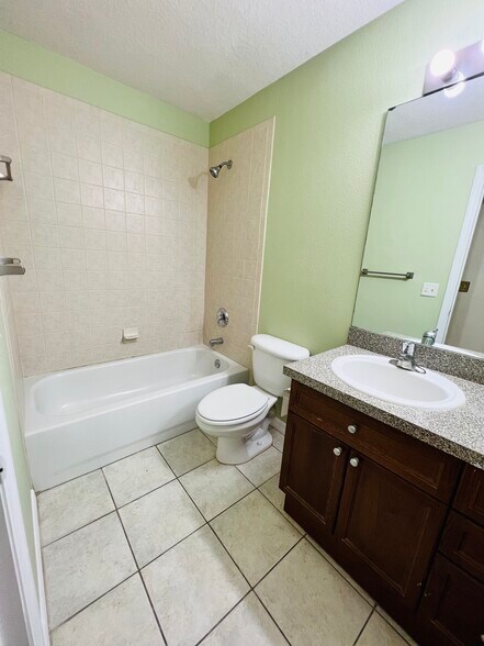 Building Photo - 71 Emerald Bay Dr