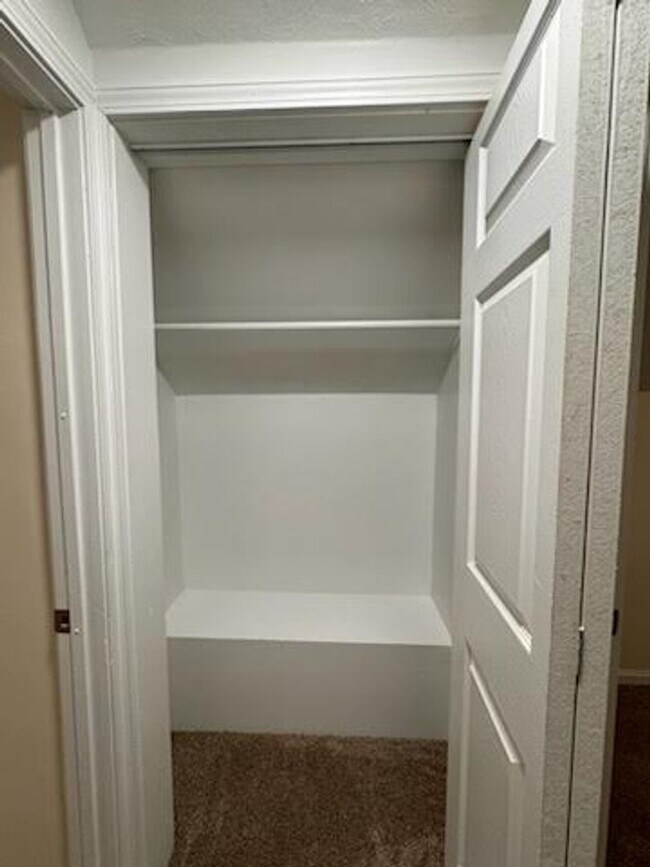 Building Photo - 489 S Edgehill Ave