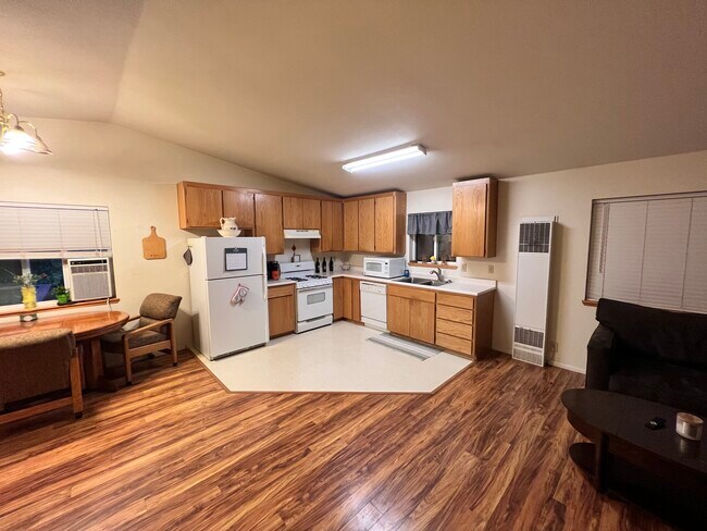 Building Photo - 21896 Fallview Dr