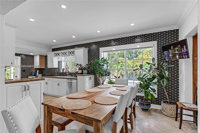 Building Photo - 9901 SW 35th Terrace