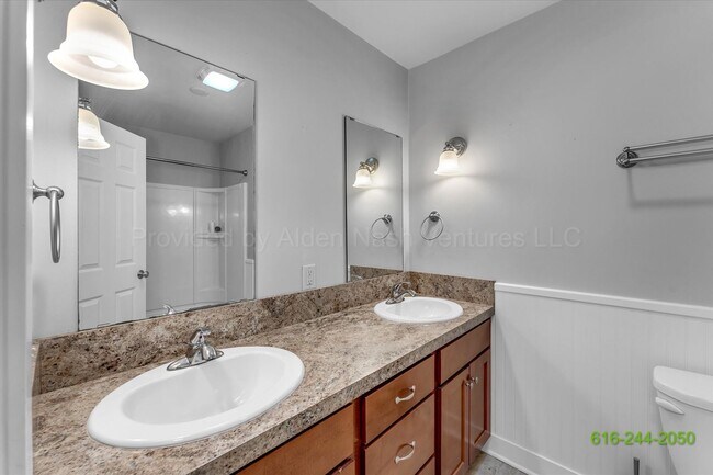 Building Photo - BEAUTIFUL 3 BEDROOM IN ALTO!