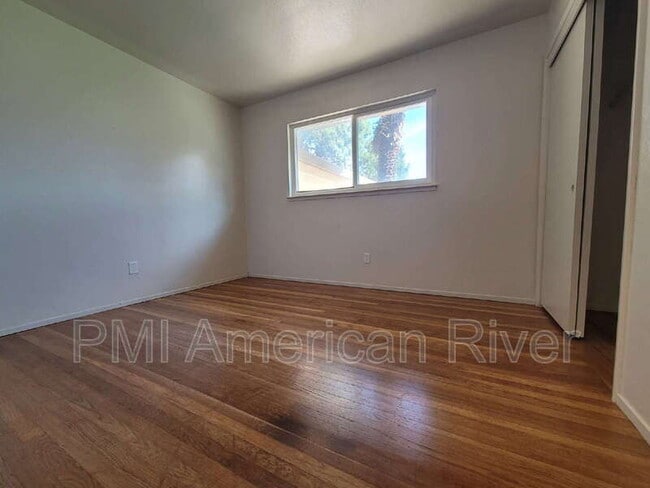 Building Photo - 9060 Talisman Dr