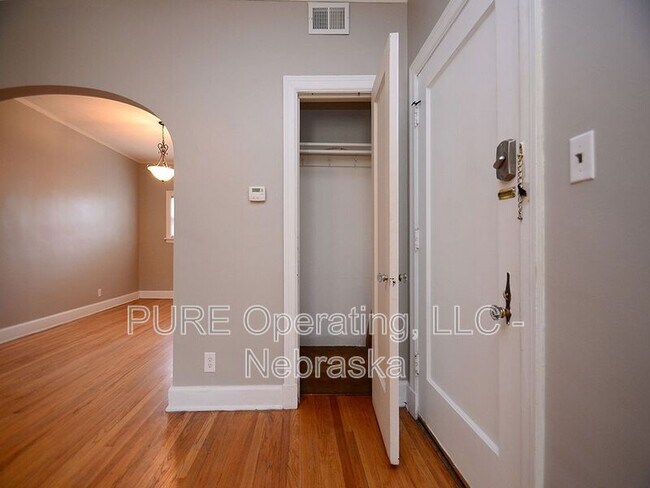Building Photo - 406 N 49th St