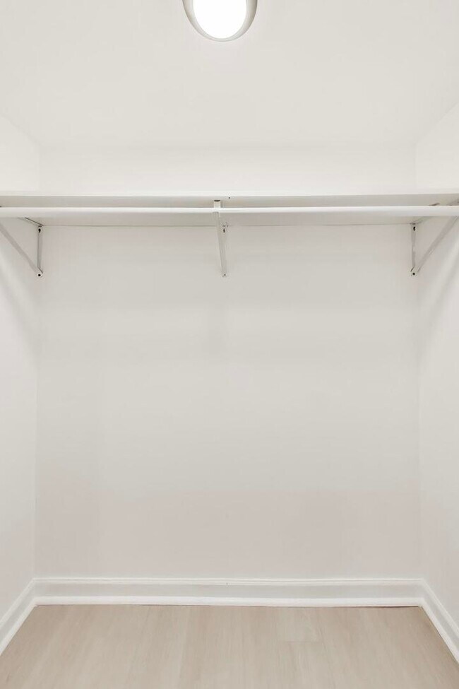 Building Photo - 912 N Ashland Ave