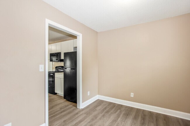Building Photo - Ranch Style 3 bedroom 2 bathroom NEST Close to Fort Bragg!