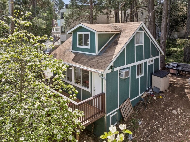 Building Photo - 794 Woodland Rd