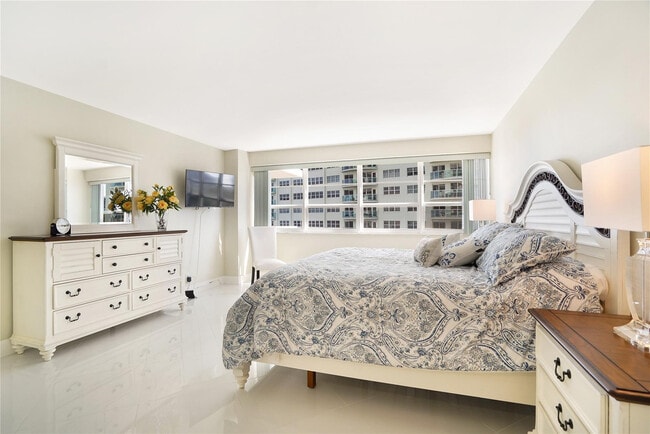 Building Photo - 3430 Galt Ocean Dr