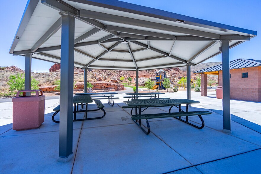 Building Photo - 3158 E Fuchsia Dr