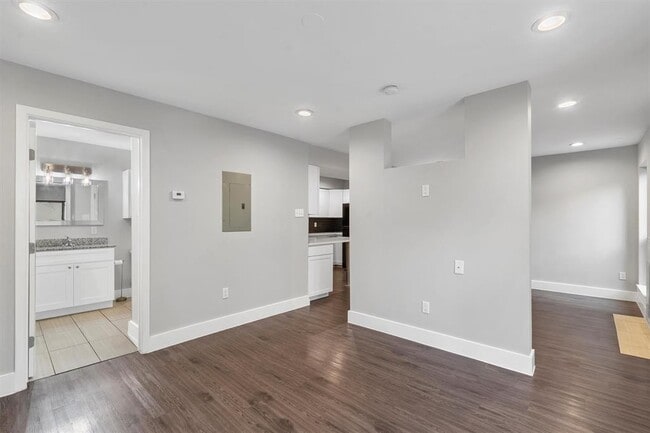 Building Photo - 935 La Posada Dr