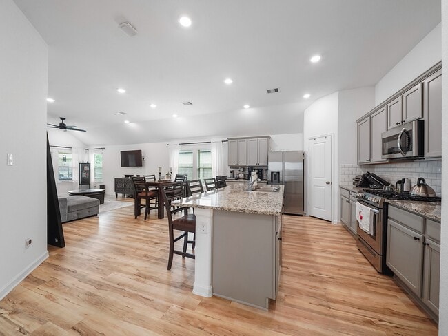 Building Photo - 6210 Glenwick Park Rd