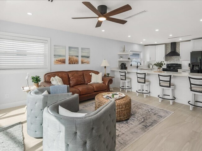 Building Photo - 692 106th Ave N