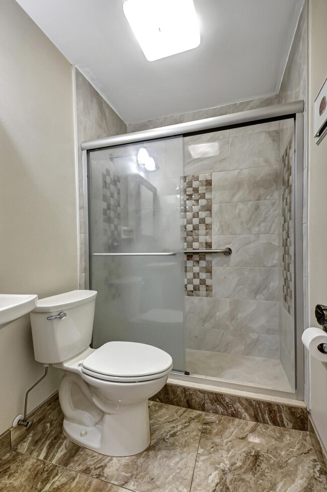 Building Photo - 15792 Philodendron Cir