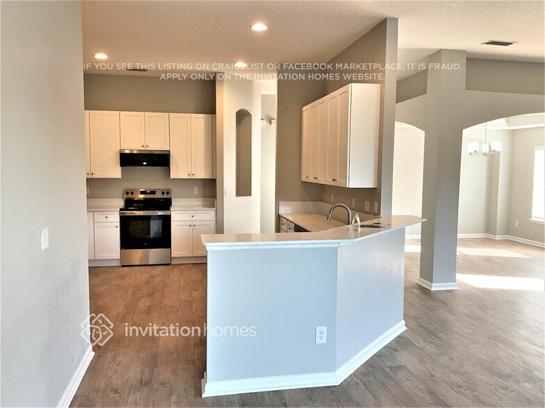 Building Photo - 706 Porta Rosa Circle