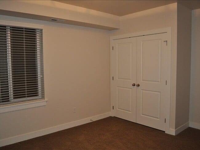 Building Photo - 50 E Hunters Ridge Cir