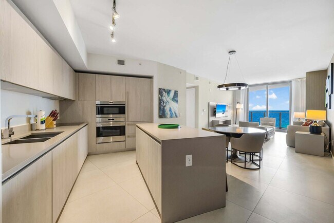 Building Photo - 4111 S Ocean Dr